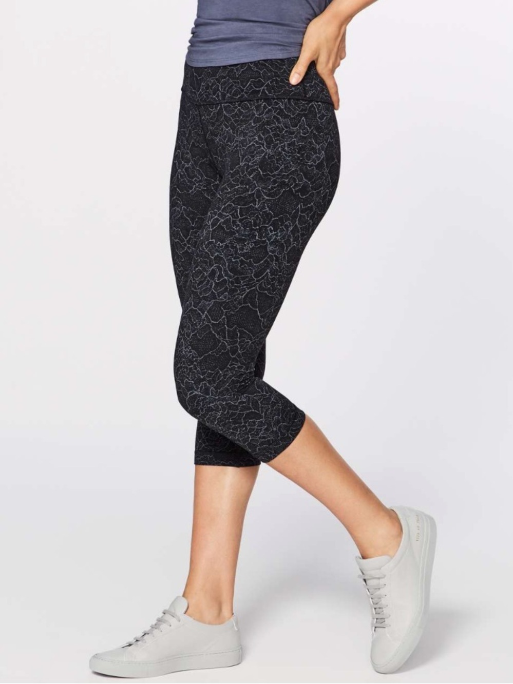 Lululemon Align Crop *19" Lacescape Dark Cast Black Size 6 W6AKAS